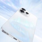 The smooth Oxygen OS interface and custom AI features on the high-refresh-rate OnePlus 15 screen.