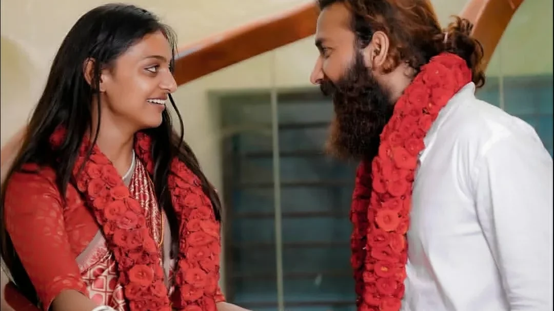 iral Mahakumbh girl Monalisa Bhosle and Farman Khan during their interfaith temple wedding in Kerala.